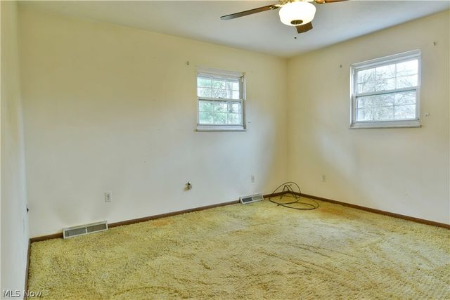 8391 Squires Lane NE, Warren, OH 44484