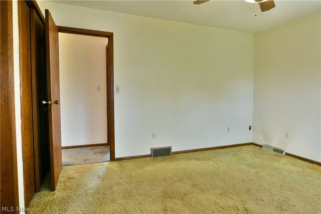 8391 Squires Lane NE, Warren, OH 44484