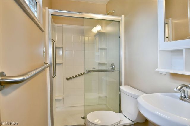 8391 Squires Lane NE, Warren, OH 44484