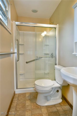 8391 Squires Lane NE, Warren, OH 44484