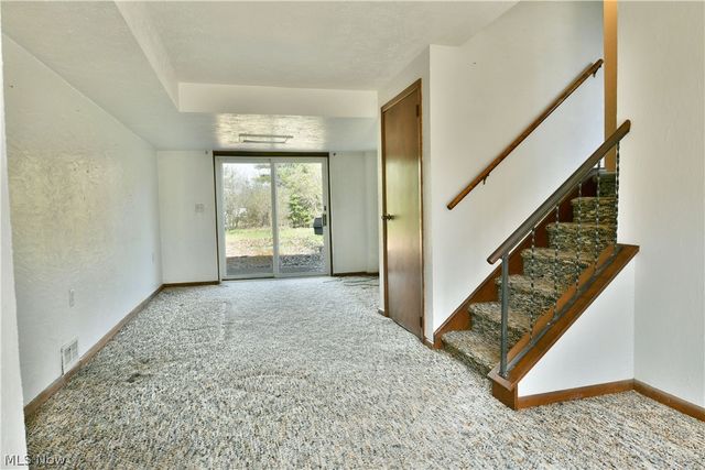 8391 Squires Lane NE, Warren, OH 44484