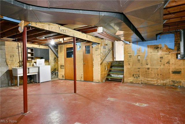 8391 Squires Lane NE, Warren, OH 44484