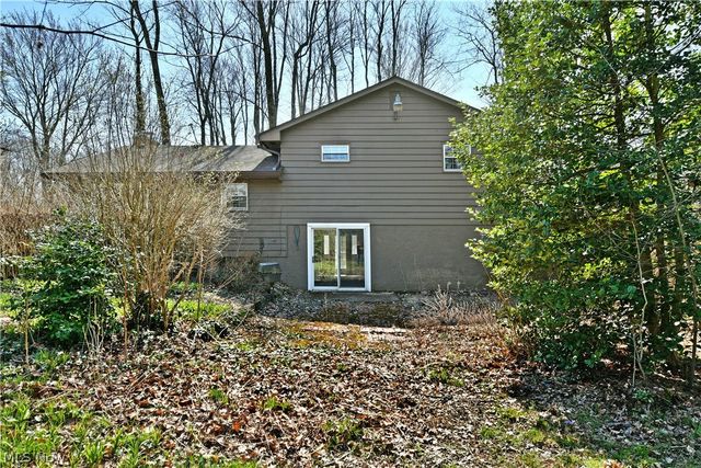 8391 Squires Lane NE, Warren, OH 44484