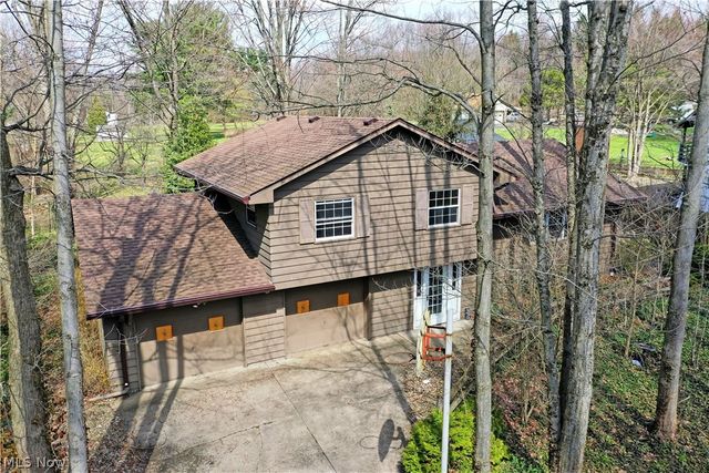 8391 Squires Lane NE, Warren, OH 44484