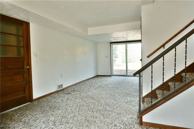 8391 Squires Lane NE, Warren, OH 44484