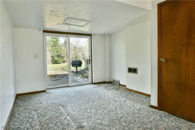 8391 Squires Lane NE, Warren, OH 44484