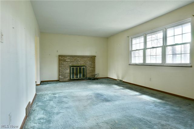 8391 Squires Lane NE, Warren, OH 44484