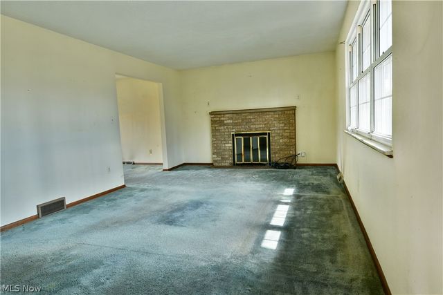 8391 Squires Lane NE, Warren, OH 44484