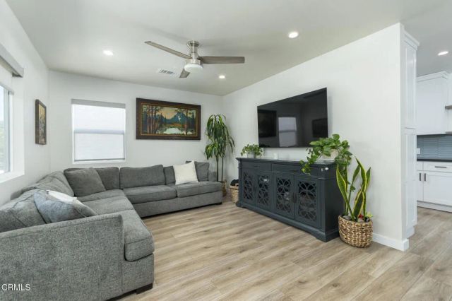 8339 Owens Street, Sunland, CA 91040