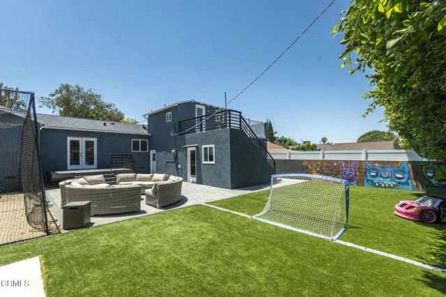 8339 Owens Street, Sunland, CA 91040
