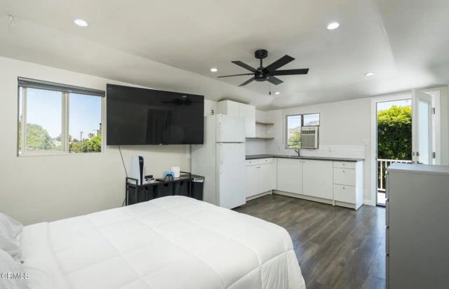 8339 Owens Street, Sunland, CA 91040