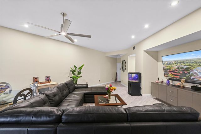 7520 La Paz Boulevard 306, Boca Raton, FL 33433