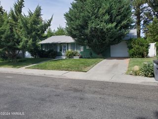210 Madison Ave, Sunnyside, WA 98944
