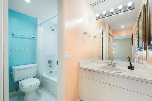 1725 W 60th Street F220, Hialeah, FL 33012
