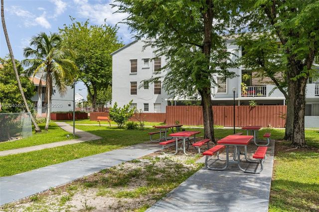 1725 W 60th Street F220, Hialeah, FL 33012