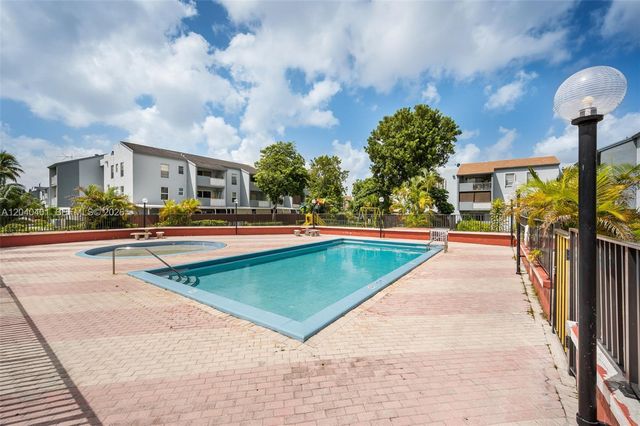 1725 W 60th Street F220, Hialeah, FL 33012