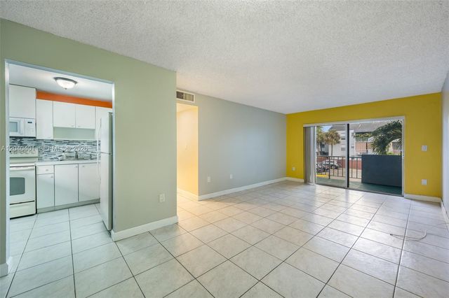 1725 W 60th Street F220, Hialeah, FL 33012