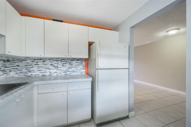 1725 W 60th Street F220, Hialeah, FL 33012