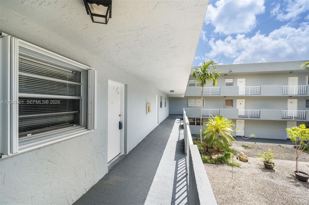 1725 W 60th Street F220, Hialeah, FL 33012