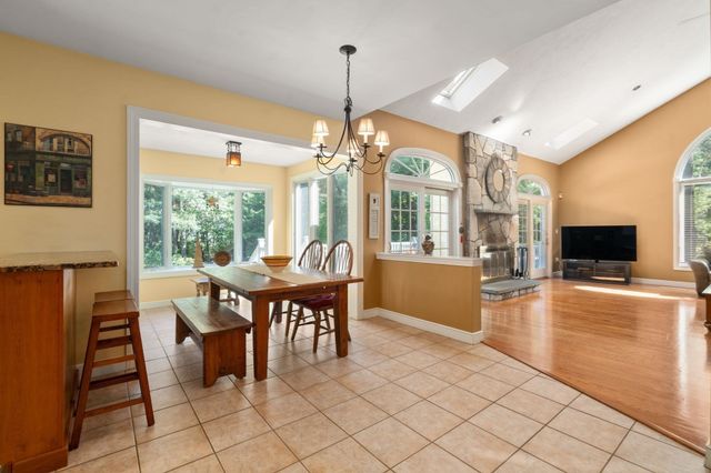 2 Sanger Cir, Dover, MA 02030