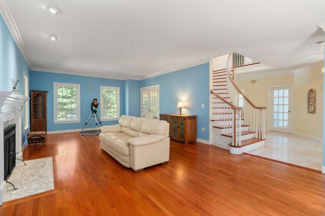 2 Sanger Cir, Dover, MA 02030