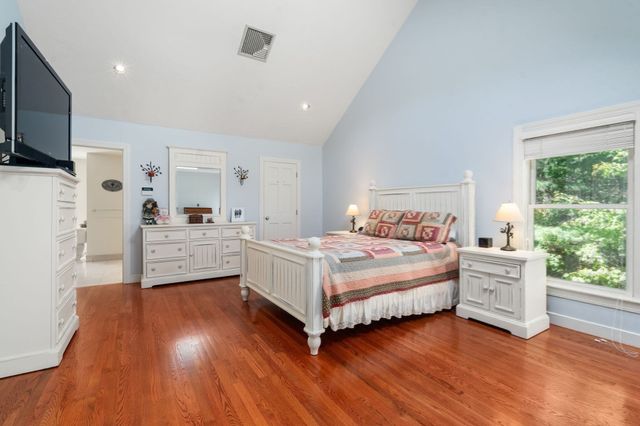 2 Sanger Cir, Dover, MA 02030