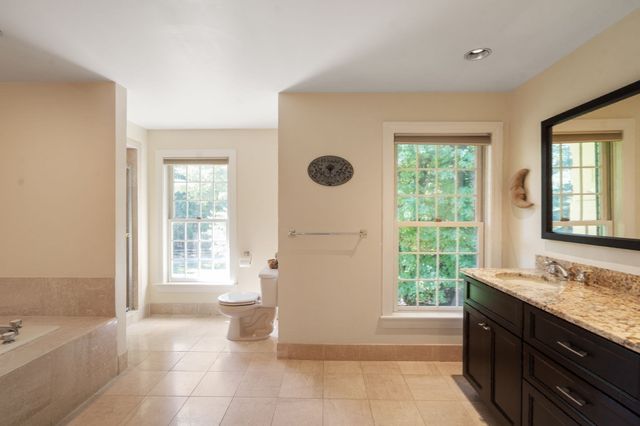 2 Sanger Cir, Dover, MA 02030