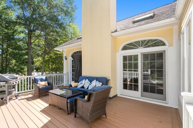 2 Sanger Cir, Dover, MA 02030