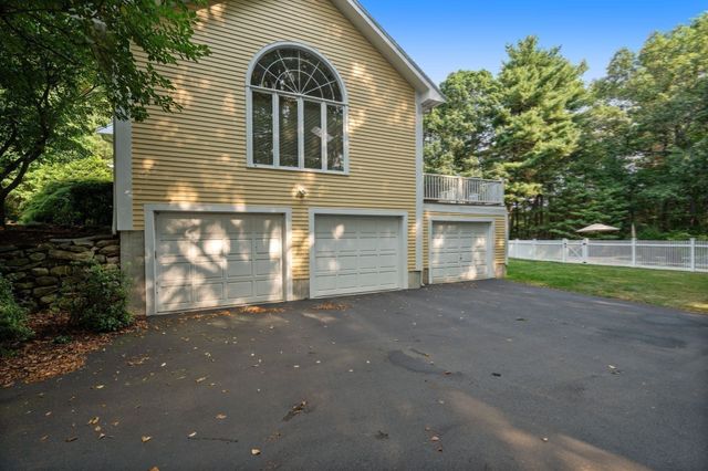 2 Sanger Cir, Dover, MA 02030