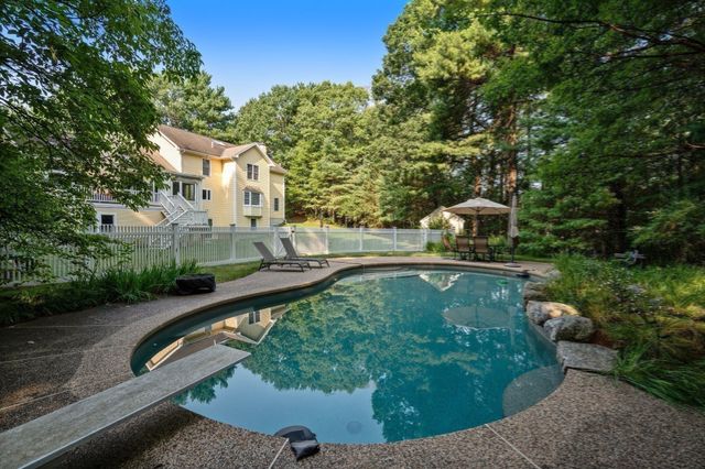 2 Sanger Cir, Dover, MA 02030