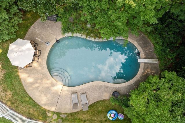 2 Sanger Cir, Dover, MA 02030