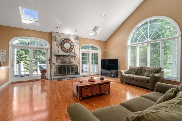 2 Sanger Cir, Dover, MA 02030