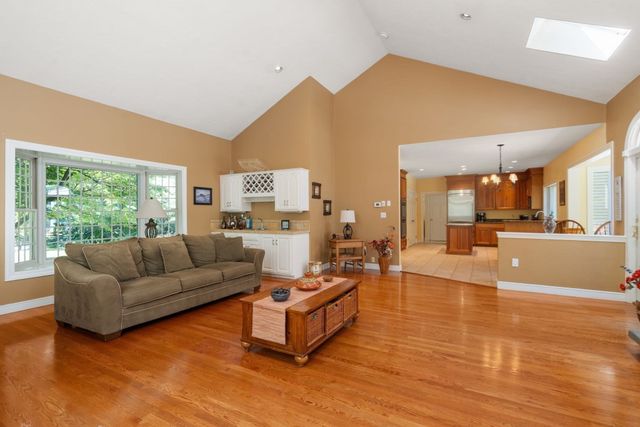 2 Sanger Cir, Dover, MA 02030