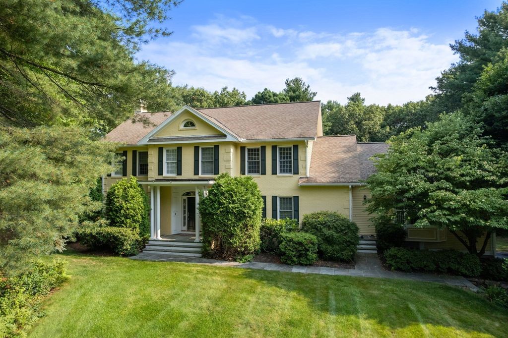 2 Sanger Cir, Dover, MA 02030