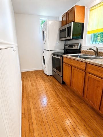 21 Bicknell St, Attleboro, MA 02703