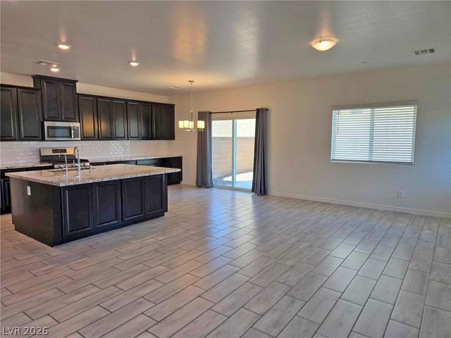 6967 Noah Raven Street, North Las Vegas, NV 89084