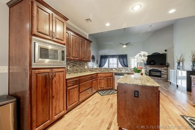 710 W 40th Street, Sand Springs, OK 74063