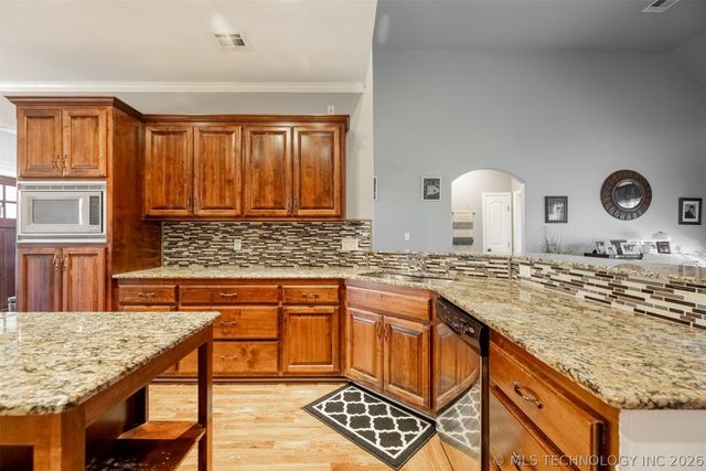 710 W 40th Street, Sand Springs, OK 74063