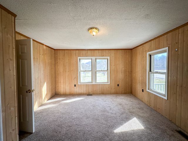 391 Pine Valley Lane, Flat Lick, KY 40935