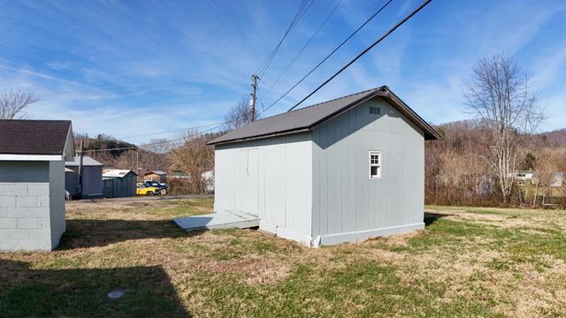 391 Pine Valley Lane, Flat Lick, KY 40935