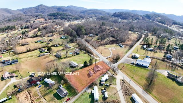 391 Pine Valley Lane, Flat Lick, KY 40935