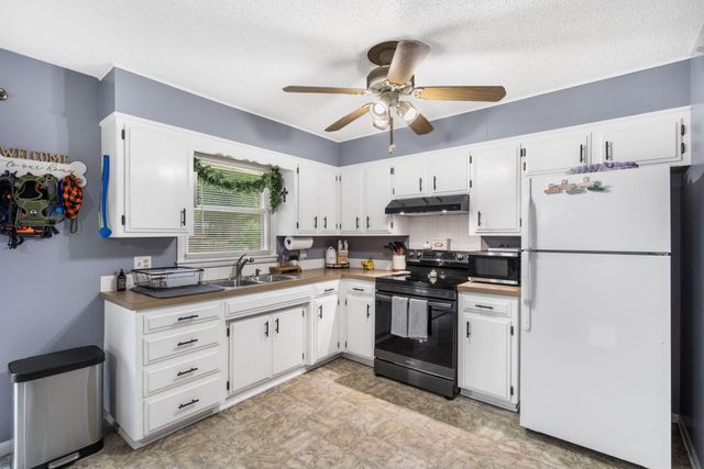 668 West Springfield Street, Aurora, MO 65605