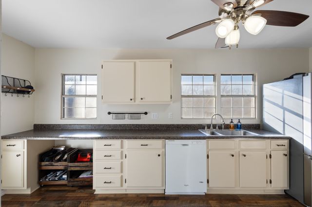 305 Cheyenne Drive, Runaway Bay, TX 76246