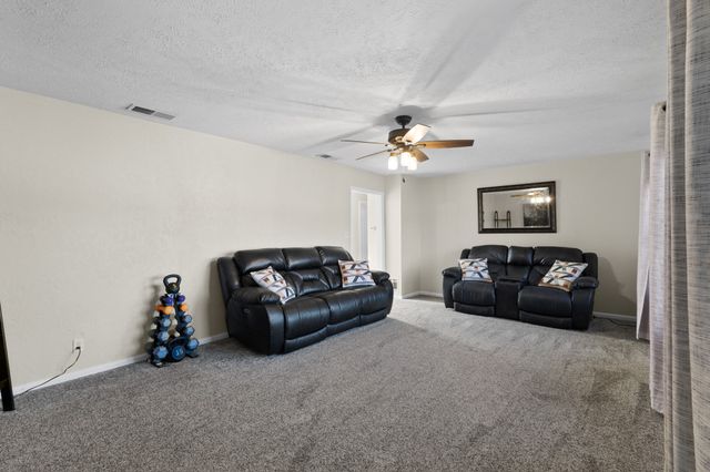 305 Cheyenne Drive, Runaway Bay, TX 76246