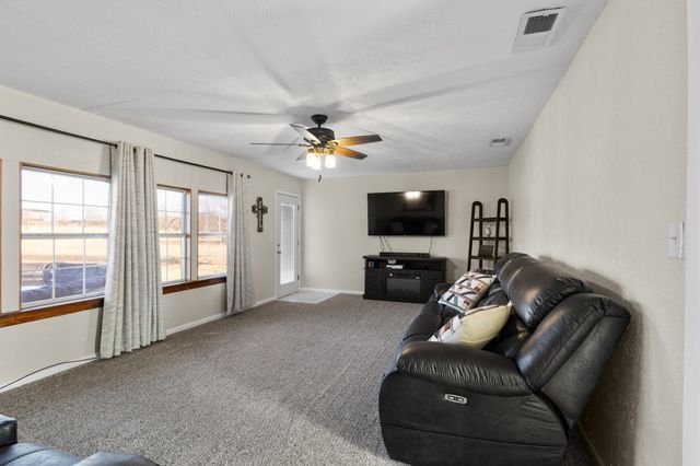 305 Cheyenne Drive, Runaway Bay, TX 76246