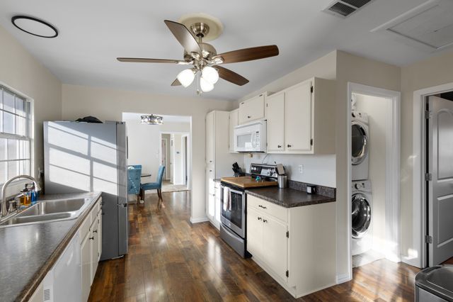 305 Cheyenne Drive, Runaway Bay, TX 76246