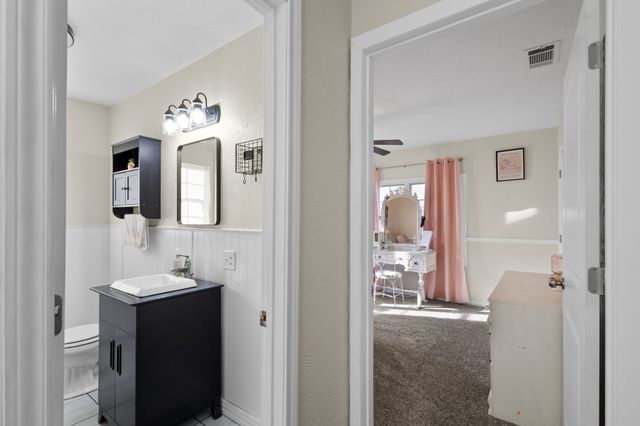 305 Cheyenne Drive, Runaway Bay, TX 76246