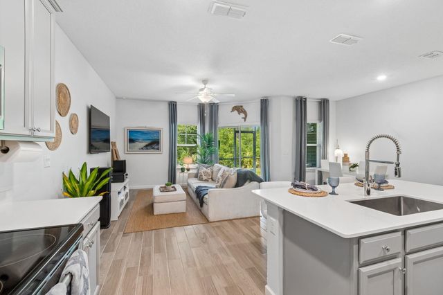 242 Boracay Cir, St Johns, FL 32259