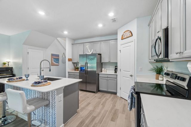 242 Boracay Cir, St Johns, FL 32259