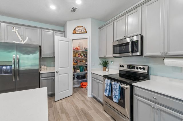 242 Boracay Cir, St Johns, FL 32259